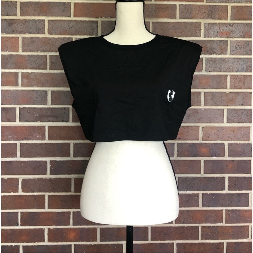 🎉 SALE 🎉NWT Viviennehu Black Cropped Top Size Large